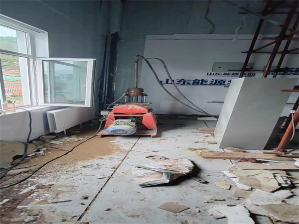 隆广镇地基基础下沉墙体裂缝加固注浆顶升施工