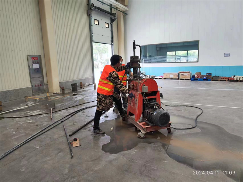 隆广镇厂房地面下沉塌陷注浆加固施工